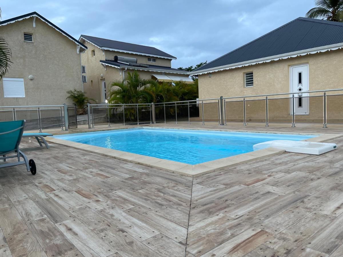 Les Villas Sarah Le Moule Exterior photo