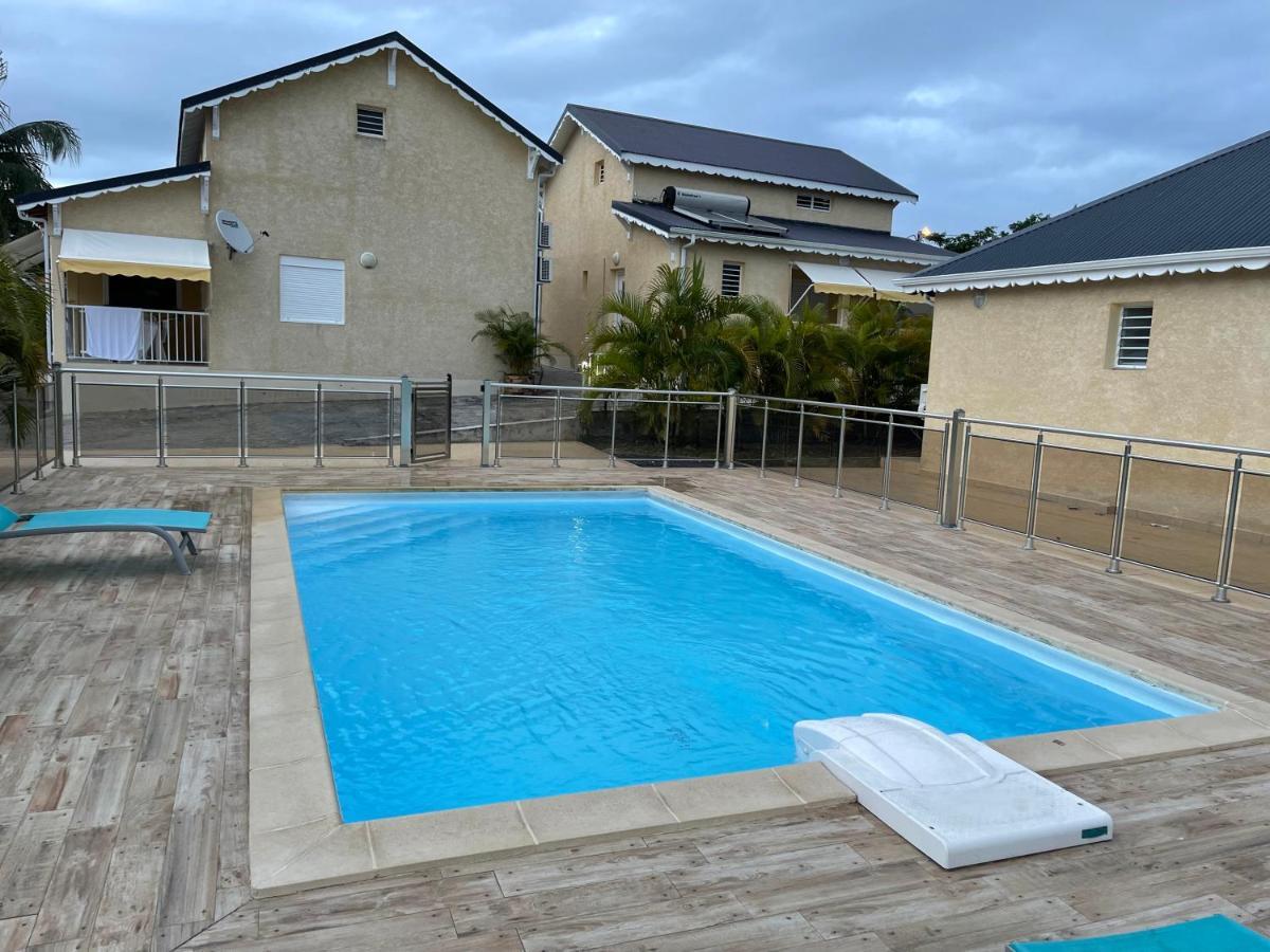 Les Villas Sarah Le Moule Exterior photo